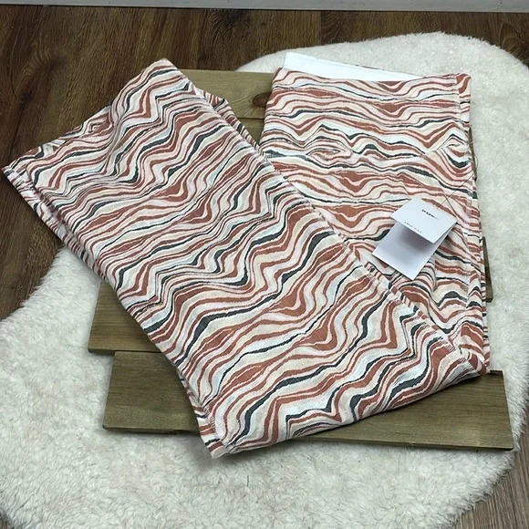 SOLD Nike NWT Yoga Luxe Fit & Flare Full Length Tight Fit Pants White Rust - Picture 4 of 10